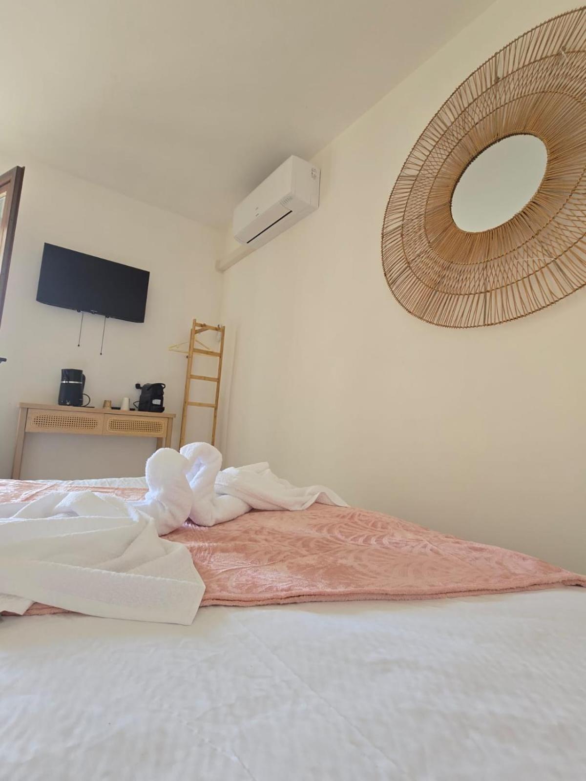 Bed and Breakfast Les Saladelles à Les Les Saintes-Maries-de-la-Mer Extérieur photo